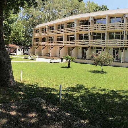 Отель Htp Velika Plaza Улцинь Экстерьер фото