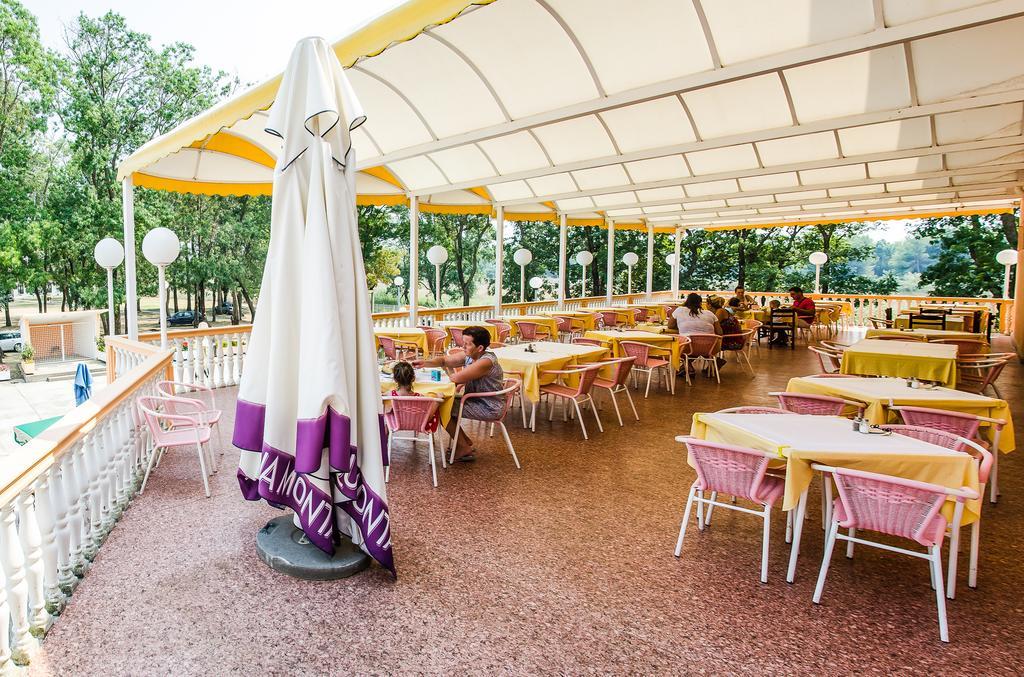 Отель Htp Velika Plaza Улцинь Номер фото